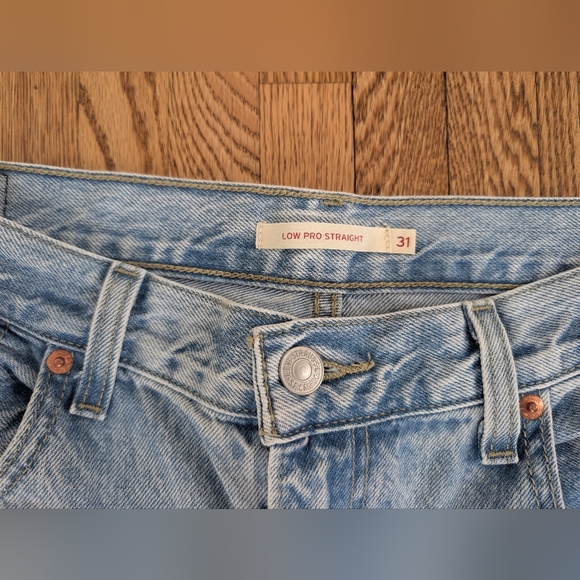 Women's Levi's Light Wash Men's Straight Leg Jeans - Picture 2 of 5